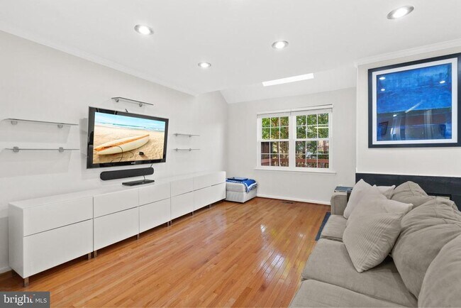 Foto del edificio - 2102 Hutchison Grove Ct