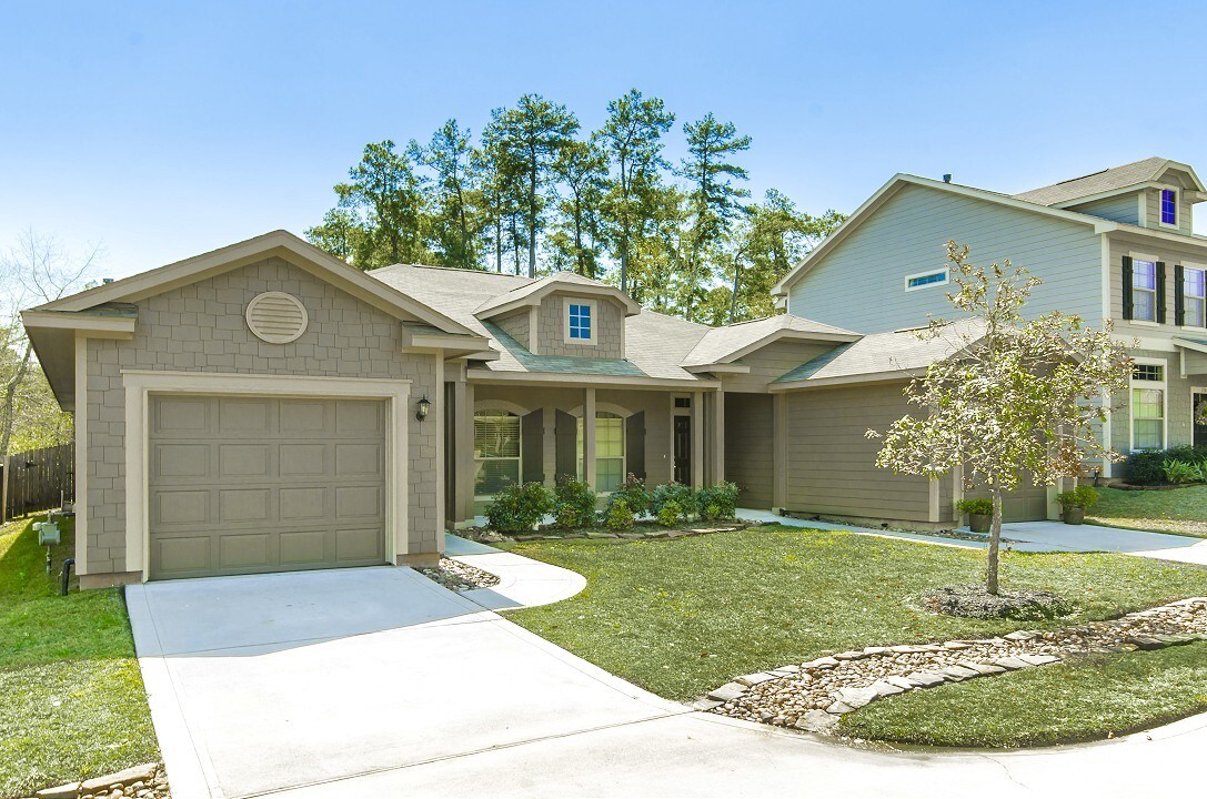 56 Woodland Hills Drive, Conroe, TX 77303 Townhome Rentals in Conroe