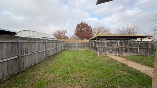 Foto del edificio - Cozy 2 Bed 1 Bath Duplex Property!