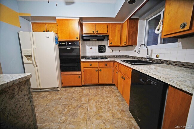 Foto del edificio - 1280 Adee Ave