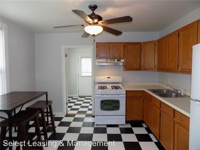 Building Photo - 2 br, 1 bath House - 821 Regina Ave