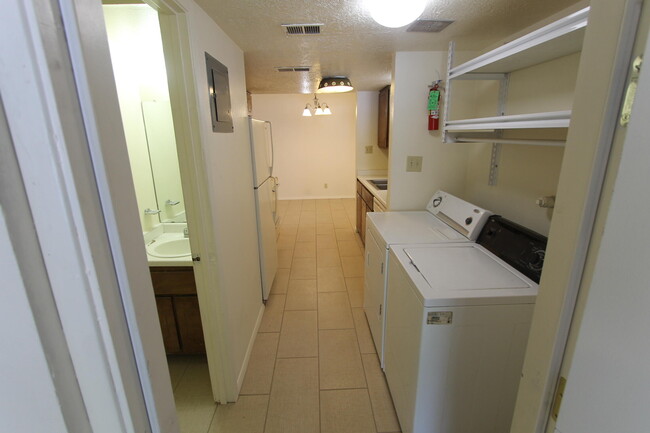 Foto del edificio - 8448 Spain Rd NE