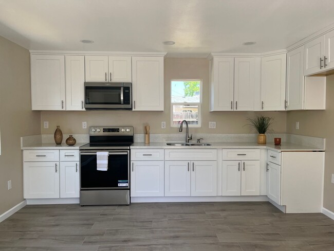 Building Photo - Penny Dr (8903)
