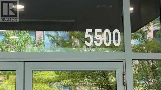 Photo du bâtiment - 5500 Yonge St