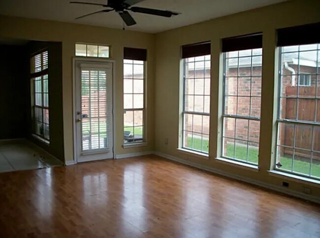 Building Photo - 1331 Overlook Dr