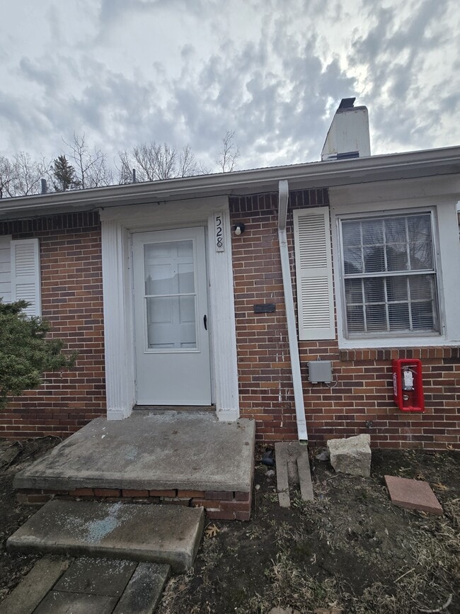 Building Photo - 528 S Glendale St