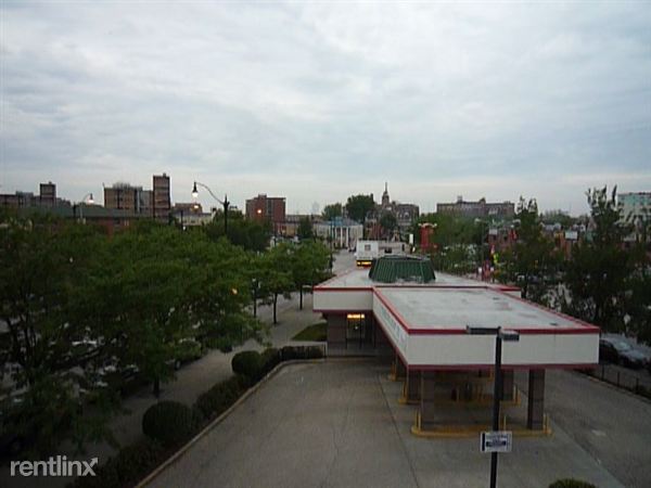 Building Photo - 242 W Cermak Rd