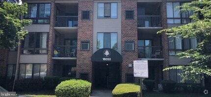 Building Photo - 18050 Chalet Dr