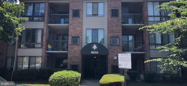 Foto principal - 18050 Chalet Dr