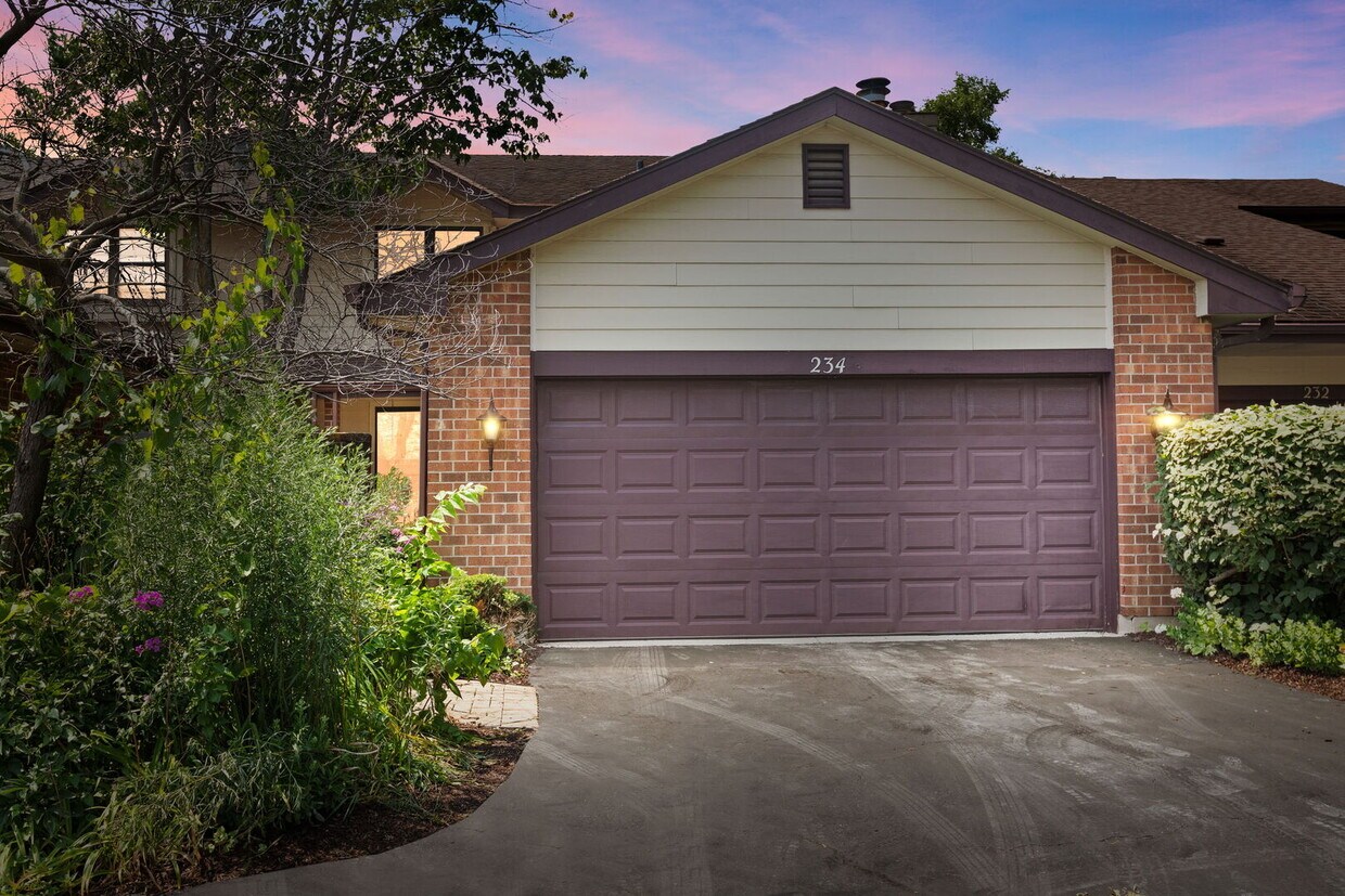 Foto principal - 234 W Grant Village