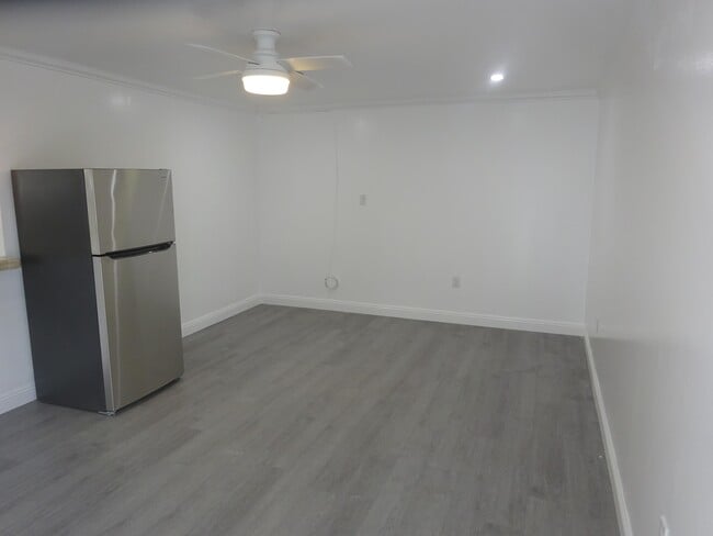Building Photo - 15229 Cerise Ave