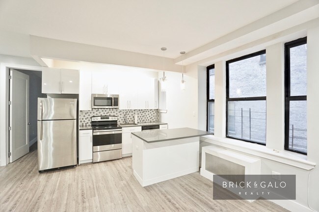 Building Photo - 838 Riverside Dr