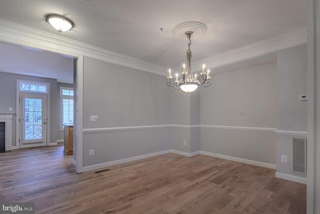 Foto del edificio - 4912 Waple Ln