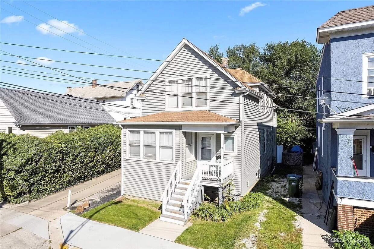 Primary Photo - 9 Bergman Ct