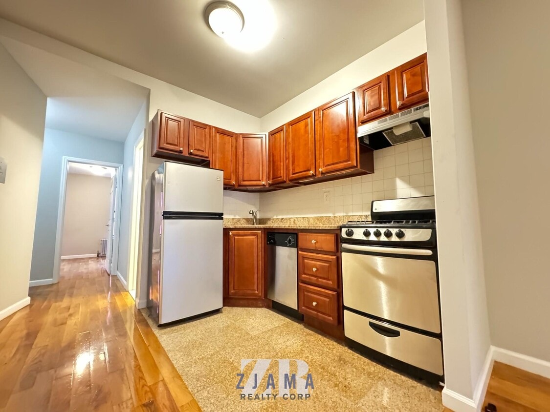 Primary Photo - 566 Baltic St