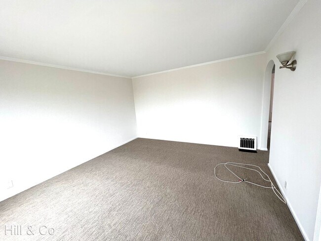 Foto del edificio - 3 br, 1 bath House - 1910 32nd Avenue