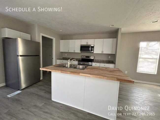 Building Photo - 5715 Heather View Ln