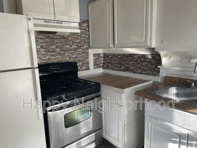 Building Photo - 216 E Main St