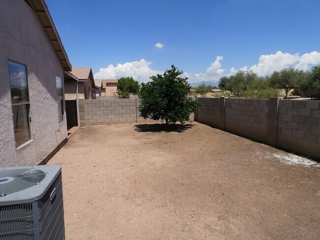 Foto del edificio - Midvale Park Home with 4 bedrooms and 2 baths