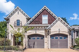 Building Photo - 15 Garden Springs Dr