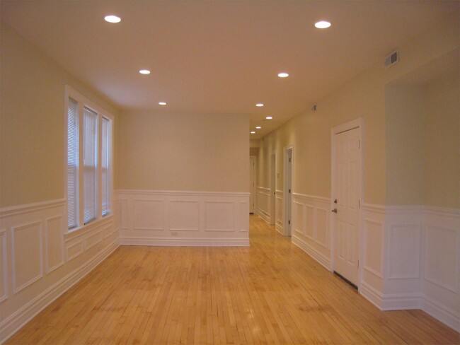 Building Photo - 3824 N Drake Ave