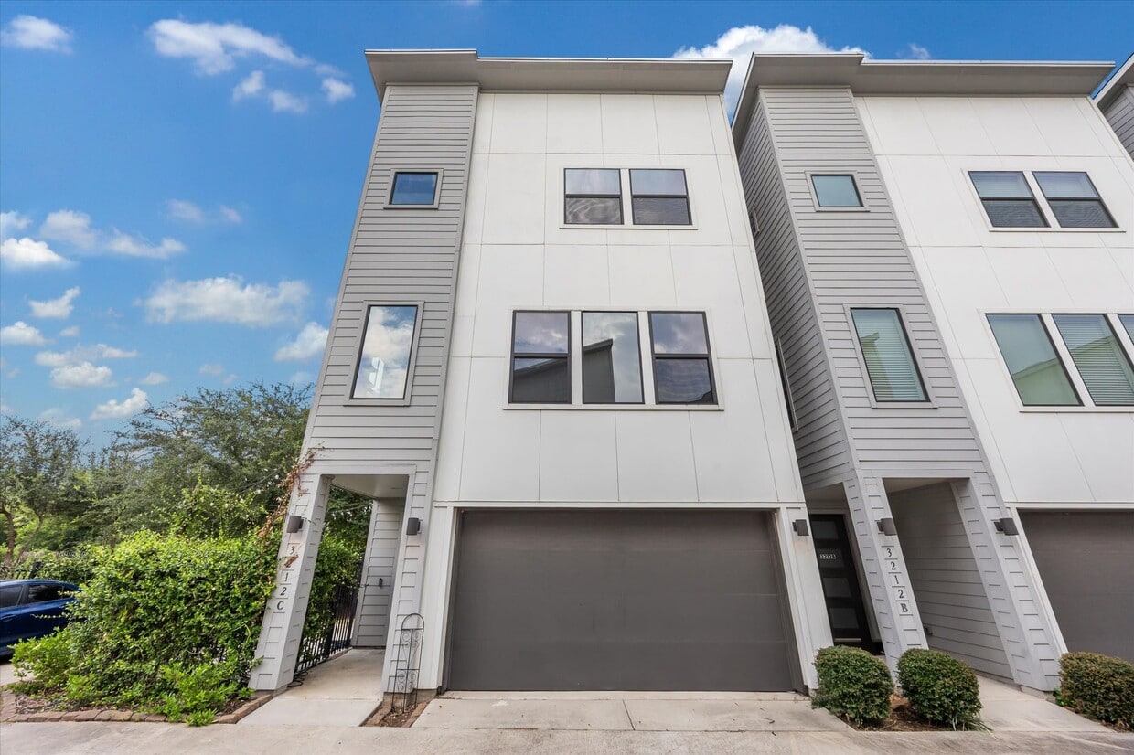 Foto principal - 3212 N MacGregor Way