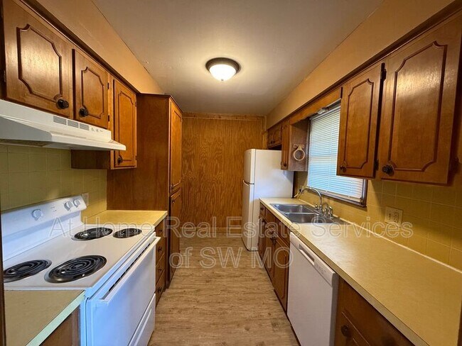 Building Photo - 1152 S Paula Ave