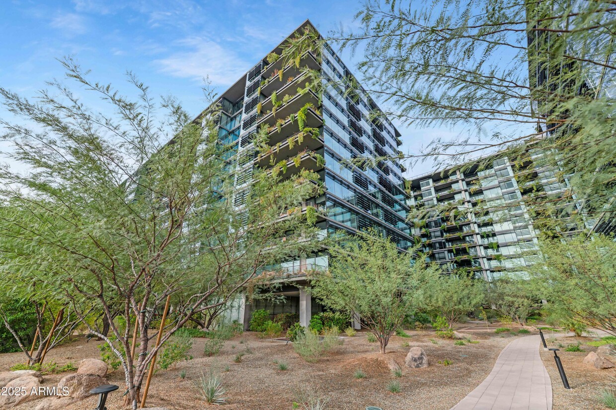 Foto principal - 7180 E Kierland Blvd