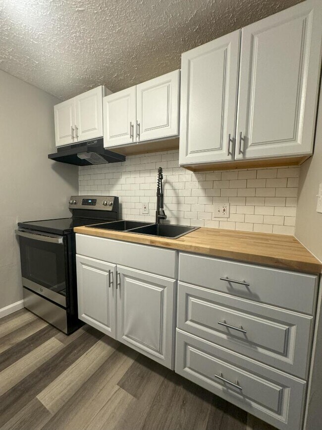 Foto del edificio - 5510 Beavercrest Dr