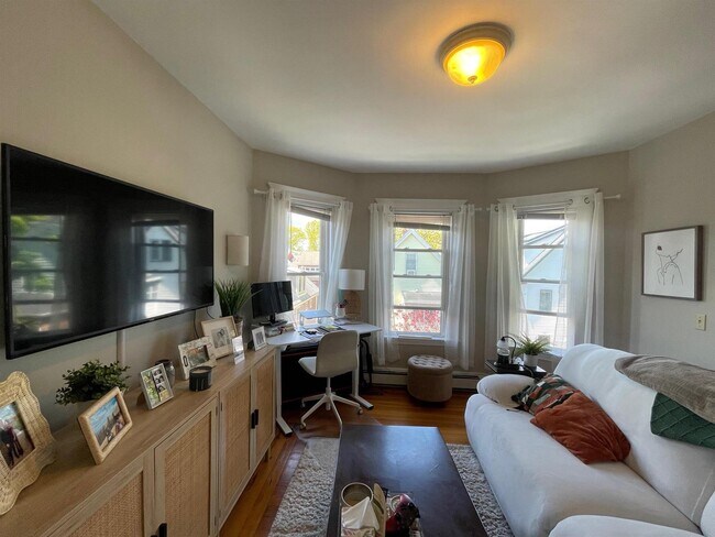 Building Photo - 15 Belmont Sq