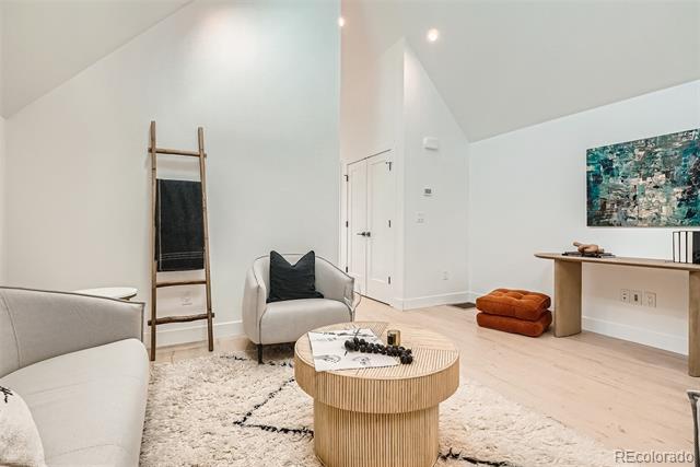 Foto del edificio - 1123 S Dahlia St