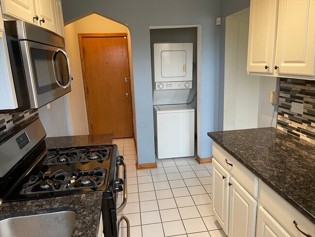 Building Photo - 10905 S Longwood Dr