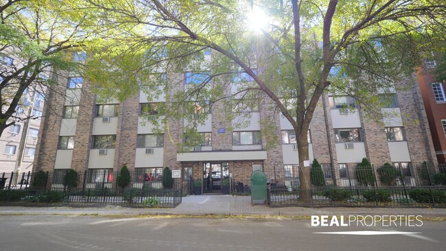 Building Photo - 625 W Wrightwood Ave