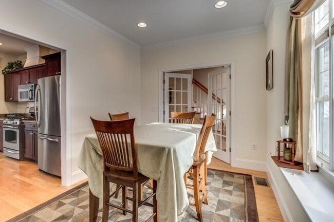 Building Photo - 142 Bigelow St