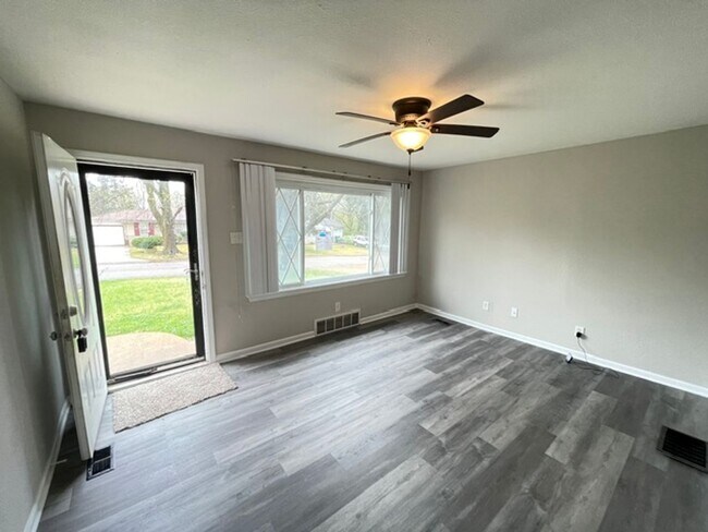 Foto del edificio - 815 Bella Ln