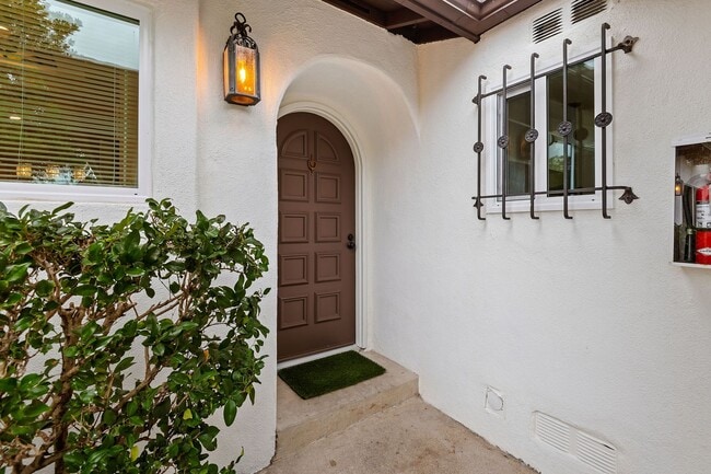 Foto del edificio - Welcome to this charming 2-bedroom, 1.5-ba...
