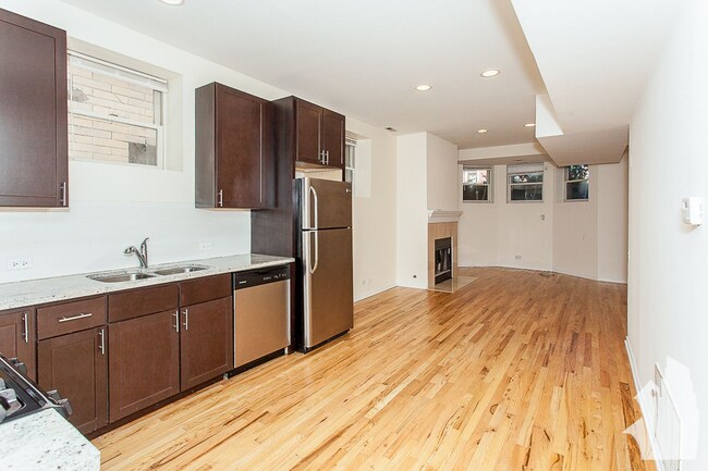 Foto del edificio - 2320 N Southport Ave