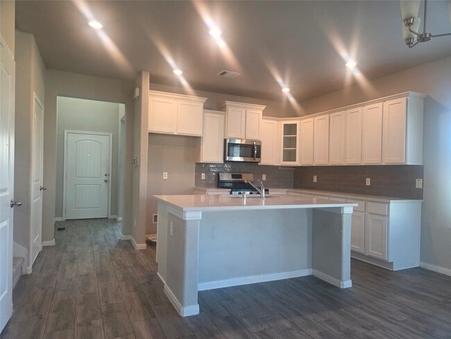 Building Photo - 7914 Cypress Myrtle Dr