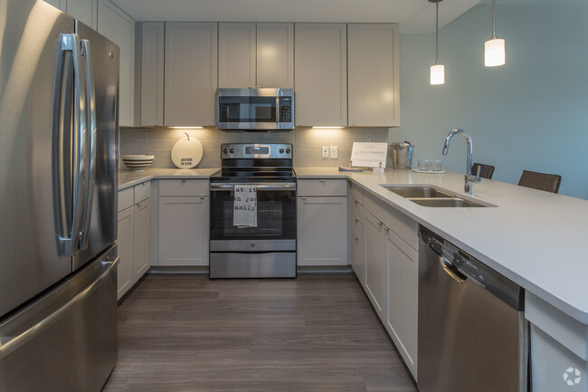 1BR, 1BA - 1A - 4th & Park Pinecrest