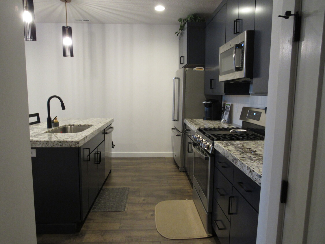 Kitchen with stainless steel appliances. Granite countertops - 11187 S Kestrel Rise Rd