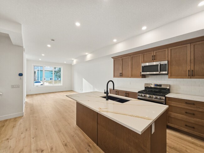 Building Photo - 2600-2628 28 Ave SW