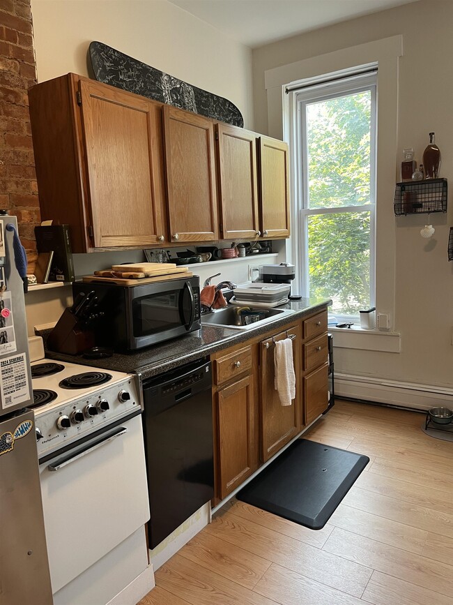 Building Photo - 235 3rd St