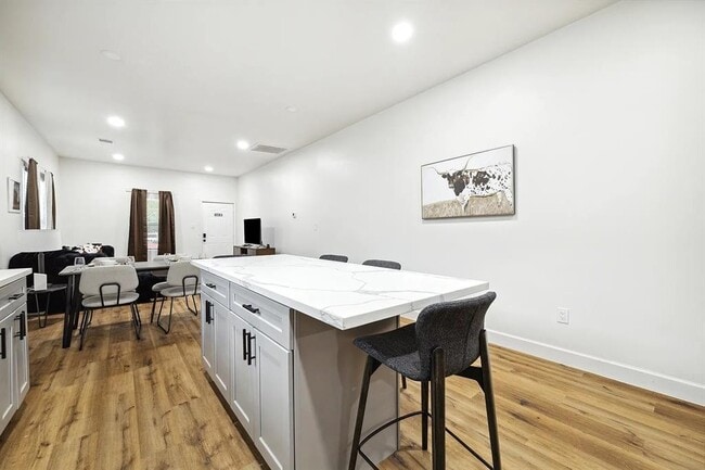 Foto del edificio - 2304 Chapman St