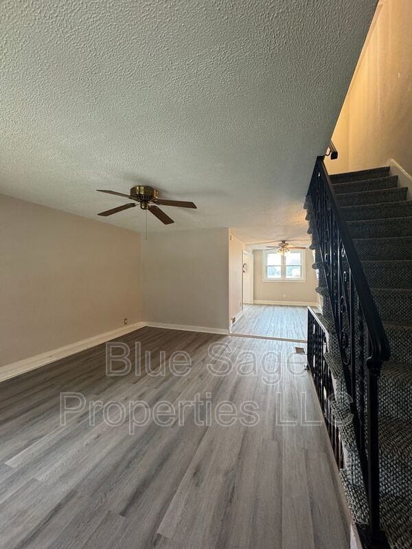 Foto del edificio - 228 W Wyncliffe Ave