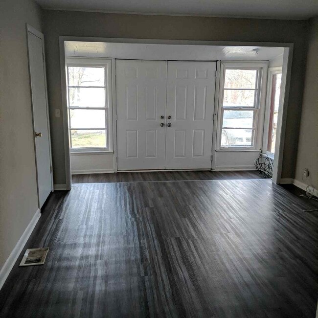 Building Photo - 1709 D Ville Dr