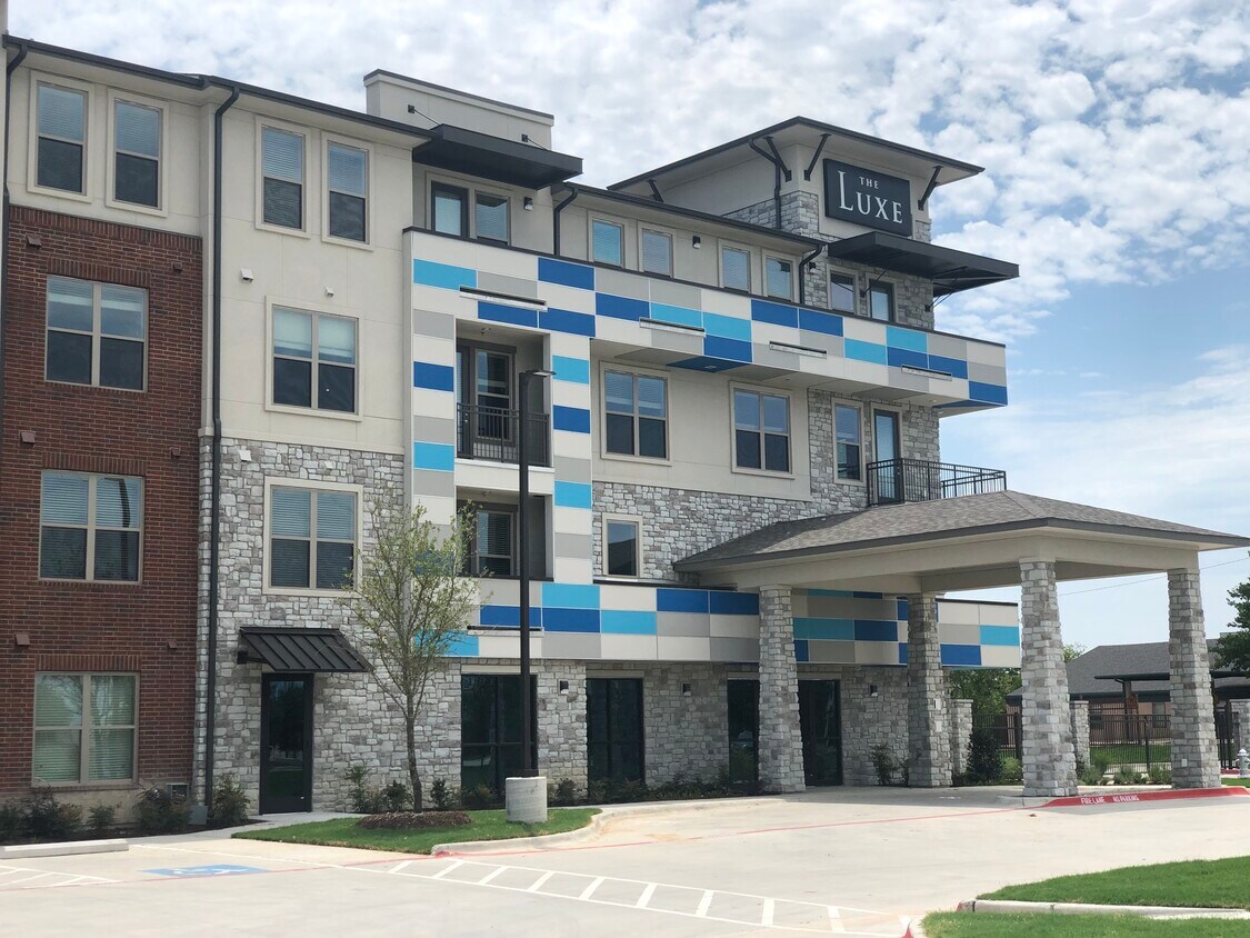The Luxe at Cedar Hill Apartments Cedar Hill, TX