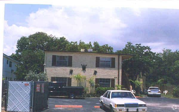 Building Photo - 737 NE 7th Ave