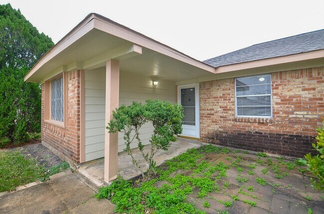 Building Photo - 818 Overland St