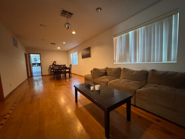 Foto del edificio - 4110 Prospect Ave