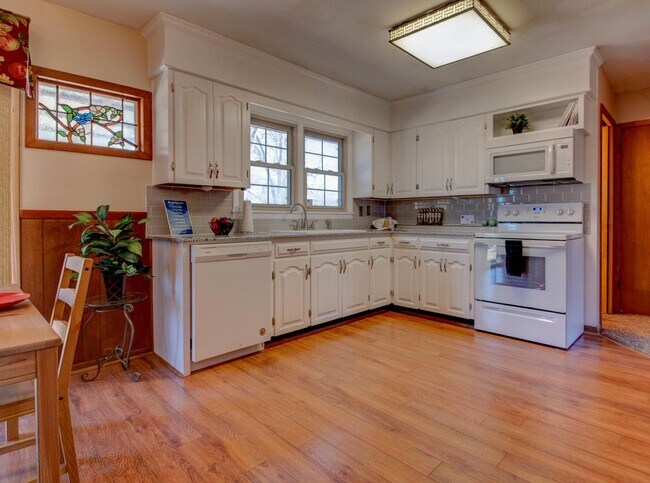 Building Photo - 1934 S Thelma Ave